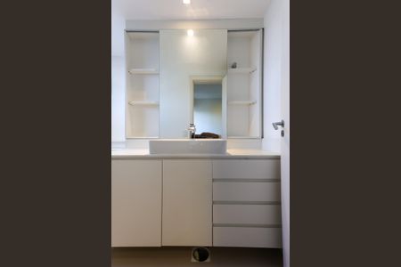 Apartamento para alugar com 200m², 3 quartos e 3 vagas Apartamento para alugar com 200m², 3 quartos e 3 vagasBanheiro da Suíte