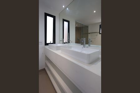 Apartamento para alugar com 200m², 3 quartos e 3 vagas Apartamento para alugar com 200m², 3 quartos e 3 vagasBanheiro da Suíte 2