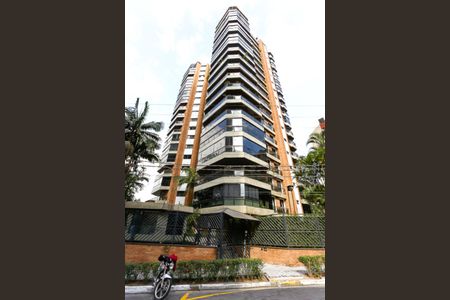 Apartamento para alugar com 200m², 3 quartos e 3 vagas Apartamento para alugar com 200m², 3 quartos e 3 vagasFachada