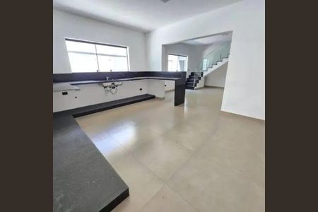 Casa para alugar com 298m², 3 quartos e 12 vagasBanheiro