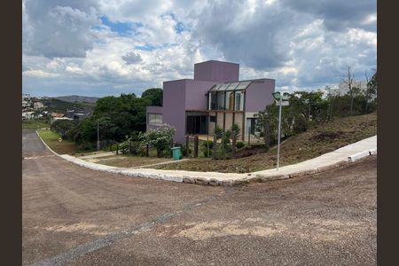 Casa de condomínio à venda com 344m², 5 quartos e 6 vagas Casa de condomínio à venda com 344m², 5 quartos e 6 vagasFoto 03