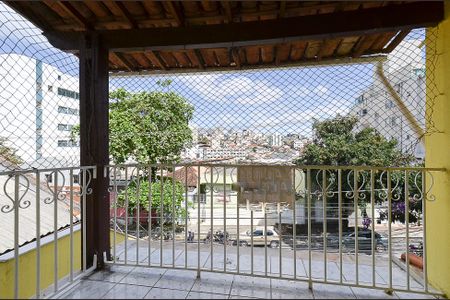 Casa para alugar com 160m², 3 quartos e 1 vaga Casa para alugar com 160m², 3 quartos e 1 vagaVaranda