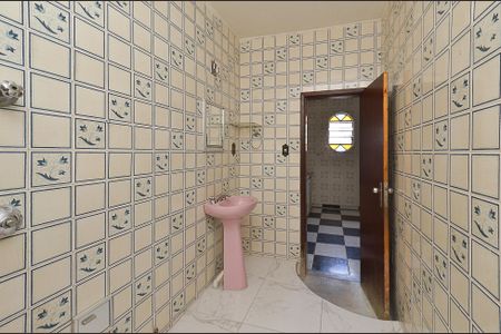 Casa para alugar com 160m², 3 quartos e 1 vaga Casa para alugar com 160m², 3 quartos e 1 vagaBanheiro Social