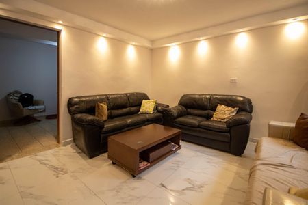Casa à venda com 250m², 4 quartos e 2 vagasSala 1