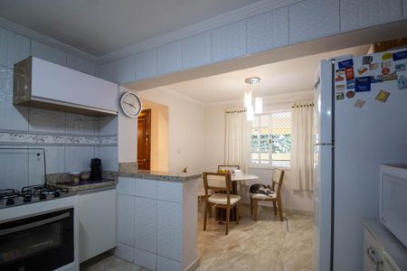 Casa à venda com 250m², 4 quartos e 2 vagasCozinha 