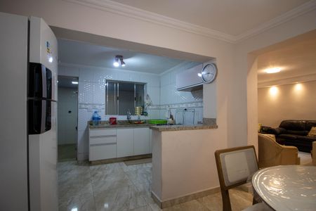 Casa à venda com 250m², 4 quartos e 2 vagasCozinha 