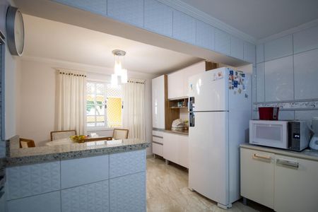 Casa à venda com 250m², 4 quartos e 2 vagasCozinha 