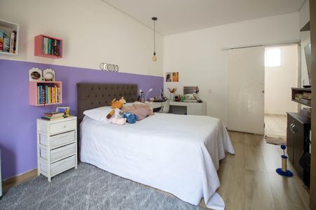 Casa à venda com 250m², 4 quartos e 2 vagasSuíte 2