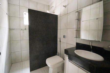 Casa para alugar com 180m², 4 quartos e 2 vagasBanheiro Social