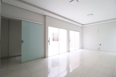 Casa para alugar com 180m², 4 quartos e 2 vagasSala