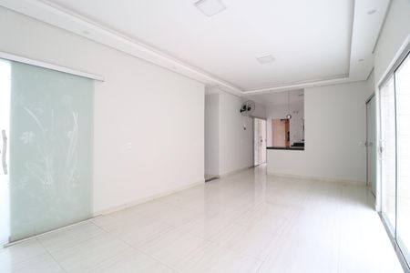 Casa para alugar com 180m², 4 quartos e 2 vagasSala