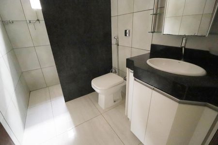 Casa para alugar com 180m², 4 quartos e 2 vagasBanheiro Social