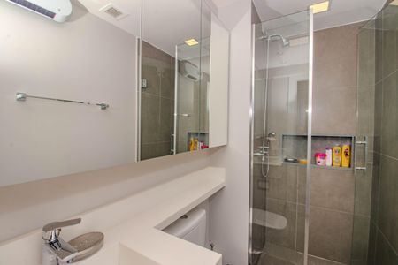 Apartamento à venda com 82m², 3 quartos e 2 vagas Apartamento à venda com 82m², 3 quartos e 2 vagasBanheiro Social