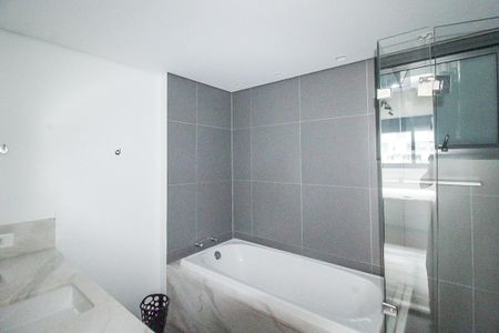 Apartamento à venda com 104m², 2 quartos e 1 vaga Apartamento à venda com 104m², 2 quartos e 1 vagaBanheiro da Suíte