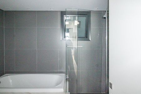 Apartamento à venda com 104m², 2 quartos e 1 vaga Apartamento à venda com 104m², 2 quartos e 1 vagaBanheiro da Suíte