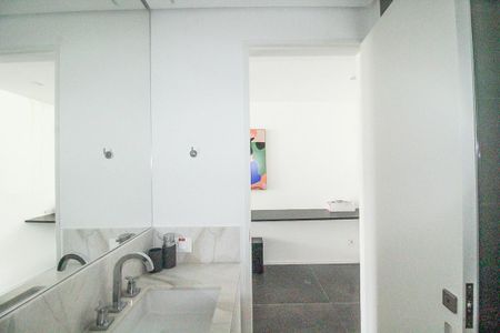 Apartamento à venda com 104m², 2 quartos e 1 vaga Apartamento à venda com 104m², 2 quartos e 1 vagaBanheiro Social