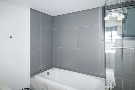 Apartamento à venda com 104m², 2 quartos e 1 vaga Apartamento à venda com 104m², 2 quartos e 1 vagaBanheiro da Suíte