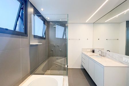 Apartamento à venda com 156m², 1 quarto e 1 vaga Apartamento à venda com 156m², 1 quarto e 1 vagaBanheiro da Suíte