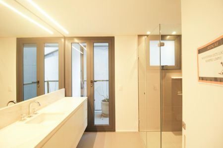 Apartamento à venda com 152m², 1 quarto e 1 vaga Apartamento à venda com 152m², 1 quarto e 1 vagaBanheiro da Suíte