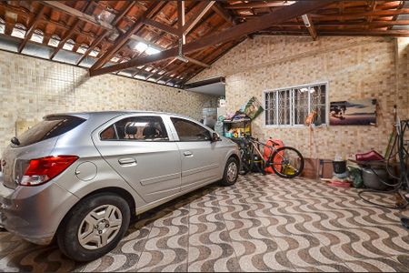 Casa à venda com 180m², 4 quartos e 2 vagas Casa à venda com 180m², 4 quartos e 2 vagasGaragem