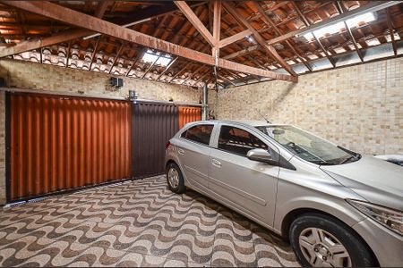 Casa à venda com 180m², 4 quartos e 2 vagas Casa à venda com 180m², 4 quartos e 2 vagasGaragem