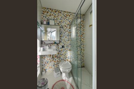 Casa à venda com 180m², 4 quartos e 2 vagas Casa à venda com 180m², 4 quartos e 2 vagasBanheiro de Serviço