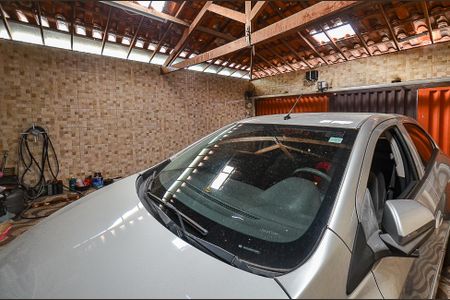 Casa à venda com 180m², 4 quartos e 2 vagas Casa à venda com 180m², 4 quartos e 2 vagasGaragem