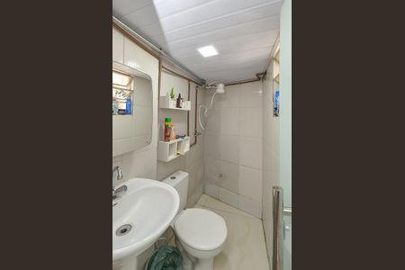 Casa à venda com 180m², 4 quartos e 2 vagas Casa à venda com 180m², 4 quartos e 2 vagasBanheiro social