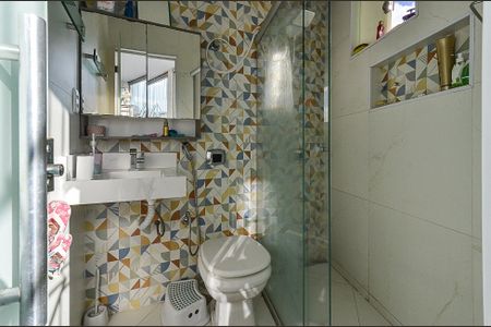 Casa à venda com 180m², 4 quartos e 2 vagas Casa à venda com 180m², 4 quartos e 2 vagasBanheiro de Serviço