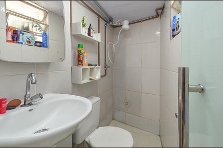 Casa à venda com 180m², 4 quartos e 2 vagas Casa à venda com 180m², 4 quartos e 2 vagasBanheiro social