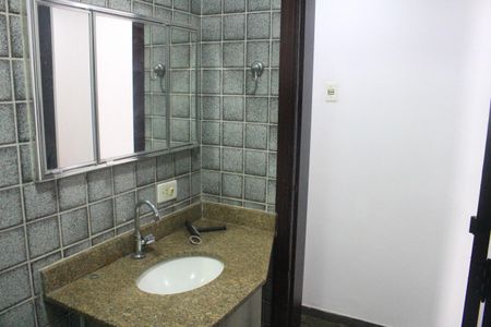 Casa à venda com 180m², 3 quartos e 2 vagasBanheiro
