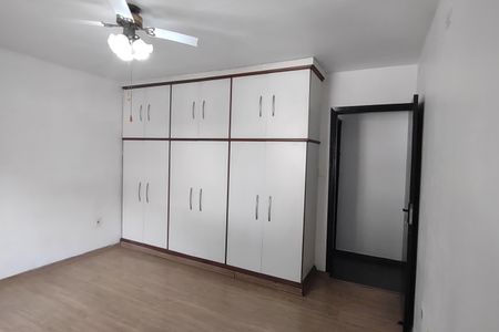Casa à venda com 180m², 3 quartos e 2 vagasSuíte
