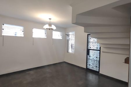 Casa à venda com 180m², 3 quartos e 2 vagasSala
