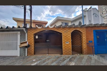 Fachada de casa à venda com 3 quartos, 400m² em Vila Valparaíso, Santo André