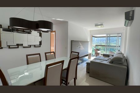Apartamento à venda com 81m², 3 quartos e 1 vaga Apartamento à venda com 81m², 3 quartos e 1 vagaSala
