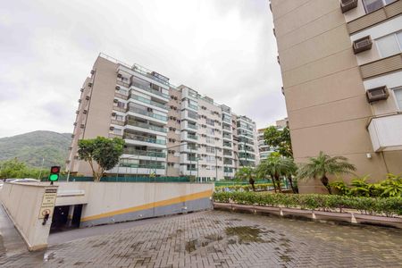 Apartamento à venda com 81m², 3 quartos e 1 vaga Apartamento à venda com 81m², 3 quartos e 1 vagaFachada