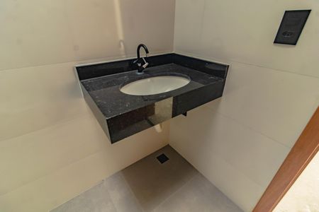 Casa à venda com 78m², 2 quartos e 1 vaga