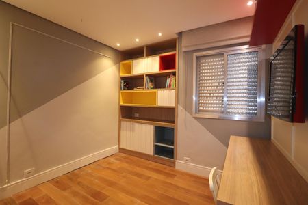 Apartamento à venda com 241m², 4 quartos e 3 vagasQuarto 2