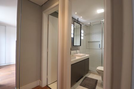 Apartamento à venda com 241m², 4 quartos e 3 vagasBanheiro Quarto 1 suíte