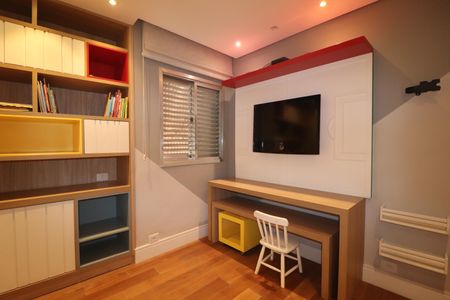 Apartamento à venda com 241m², 4 quartos e 3 vagasQuarto 2