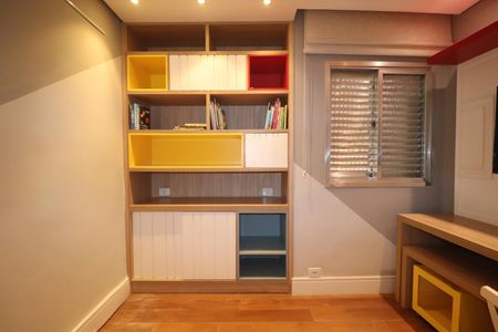 Apartamento à venda com 241m², 4 quartos e 3 vagasQuarto 2