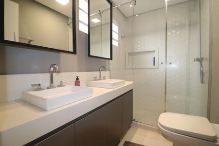 Apartamento à venda com 241m², 4 quartos e 3 vagasBanheiro Quarto 1 suíte
