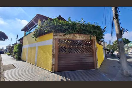 Casa à venda com 135m², 3 quartos e 3 vagas Casa à venda com 135m², 3 quartos e 3 vagasFachada
