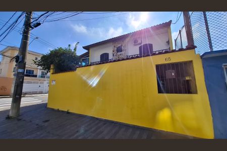 Casa à venda com 135m², 3 quartos e 3 vagas Casa à venda com 135m², 3 quartos e 3 vagasFachada