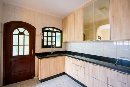 Casa à venda com 135m², 3 quartos e 3 vagas Casa à venda com 135m², 3 quartos e 3 vagasCozinha
