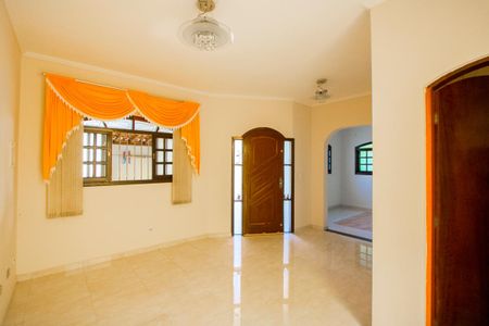 Casa à venda com 135m², 3 quartos e 3 vagas Casa à venda com 135m², 3 quartos e 3 vagasSala