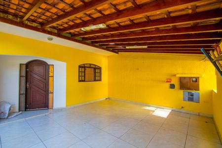 Casa à venda com 135m², 3 quartos e 3 vagas Casa à venda com 135m², 3 quartos e 3 vagasQuintal/Garagem