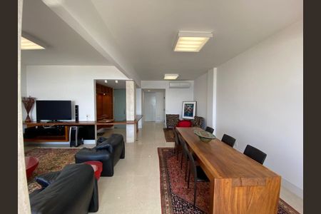 Apartamento à venda com 192m², 4 quartos e 1 vaga