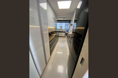 Apartamento à venda com 192m², 4 quartos e 1 vaga