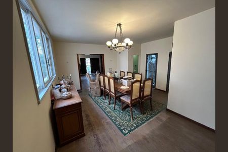 Casa à venda com 333m², 4 quartos e 1 vaga